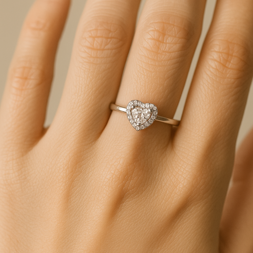 Anel prata 925 com pedra formato de coração brilhantes (Tamanho 19)